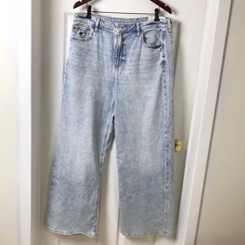 American Eagle Light Wash Wide Leg Women’s Jeans